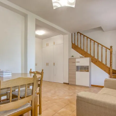 2 Bedroom Cozy In San Colombano Certenol