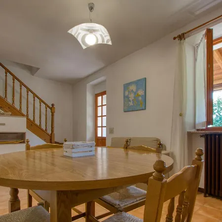Casa vacanze 2 Bedroom Cozy In San Colombano Certenol *