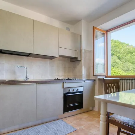 2 Bedroom Cozy In San Colombano Certenol San Colombano Certenoli