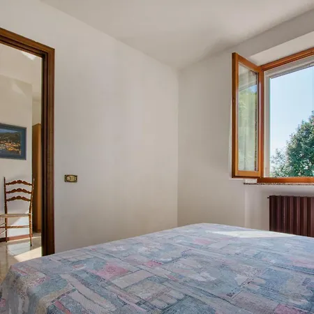 2 Bedroom Cozy In San Colombano Certenol Ferienhaus San Colombano Certenoli